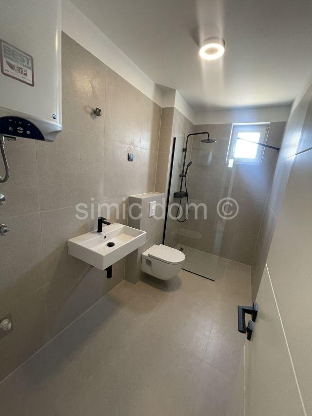 Prostrani penthouse s pogledom blizu plaže, Grebaštica