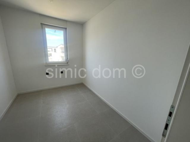 Prostrani penthouse s pogledom blizu plaže, Grebaštica