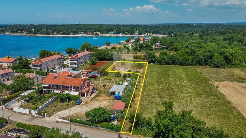 Umag, Lovrečica, zemljište sa dozvolom na 150m od mora!