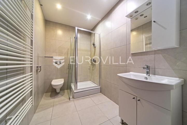 Osijek, Gornji Grad, Najam, dvoetažni stan 243 m² zatvorenog prostora