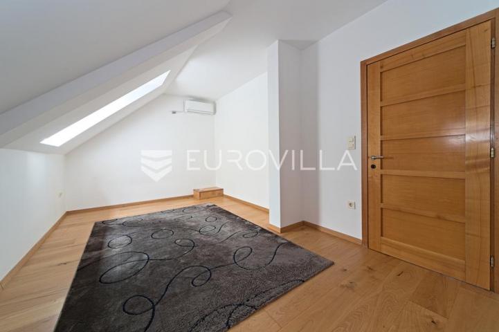 Osijek, Gornji Grad, Najam, dvoetažni stan 243 m² zatvorenog prostora