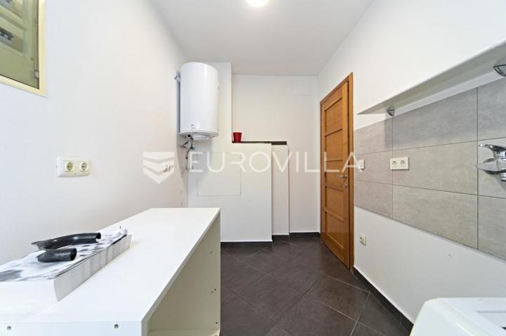 Osijek, Gornji Grad, Najam, dvoetažni stan 243 m² zatvorenog prostora