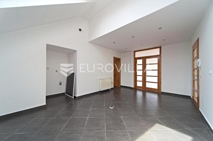 Osijek, Gornji Grad, Najam, dvoetažni stan 243 m² zatvorenog prostora