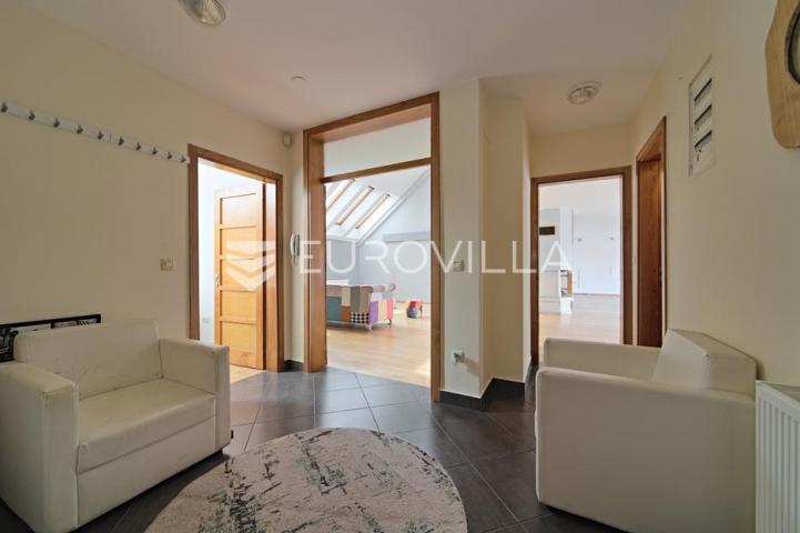 Osijek, Gornji Grad, Najam, dvoetažni stan 243 m² zatvorenog prostora