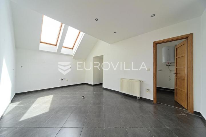 Osijek, Gornji Grad, Najam, dvoetažni stan 243 m² zatvorenog prostora