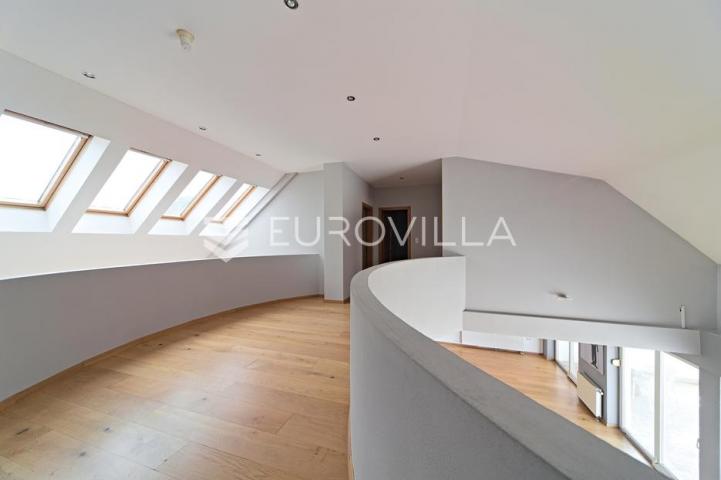 Osijek, Gornji Grad, Najam, dvoetažni stan 243 m² zatvorenog prostora