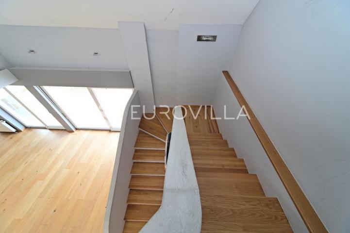 Osijek, Gornji Grad, Najam, dvoetažni stan 243 m² zatvorenog prostora