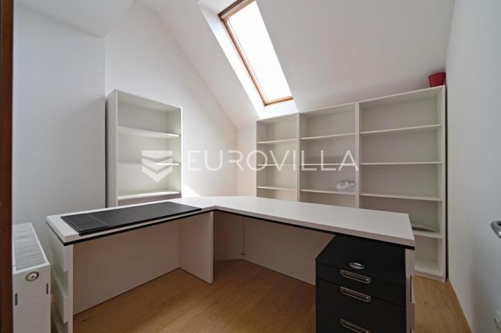 Osijek, Gornji Grad, Najam, dvoetažni stan 243 m² zatvorenog prostora