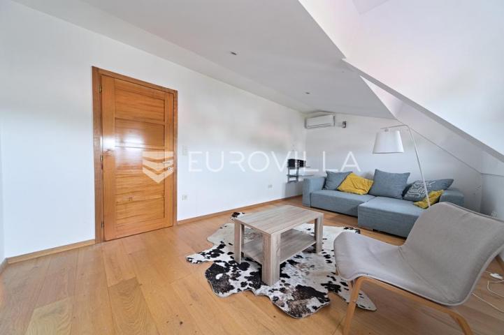 Osijek, Gornji Grad, Najam, dvoetažni stan 243 m² zatvorenog prostora