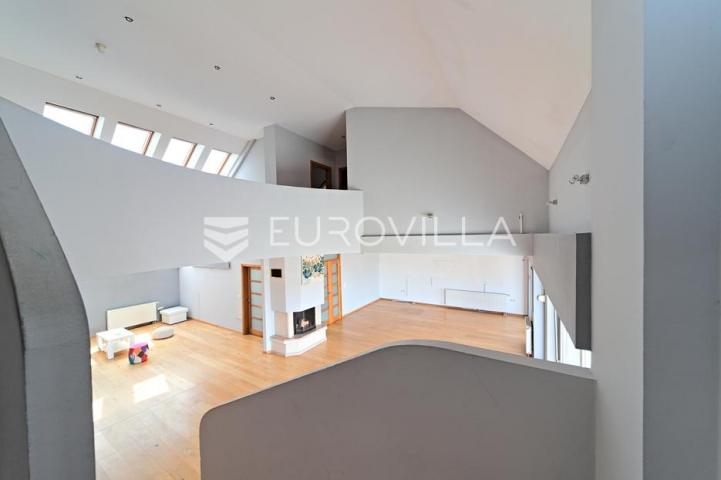 Osijek, Gornji Grad, Najam, dvoetažni stan 243 m² zatvorenog prostora