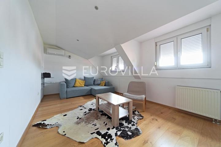 Osijek, Gornji Grad, Najam, dvoetažni stan 243 m² zatvorenog prostora