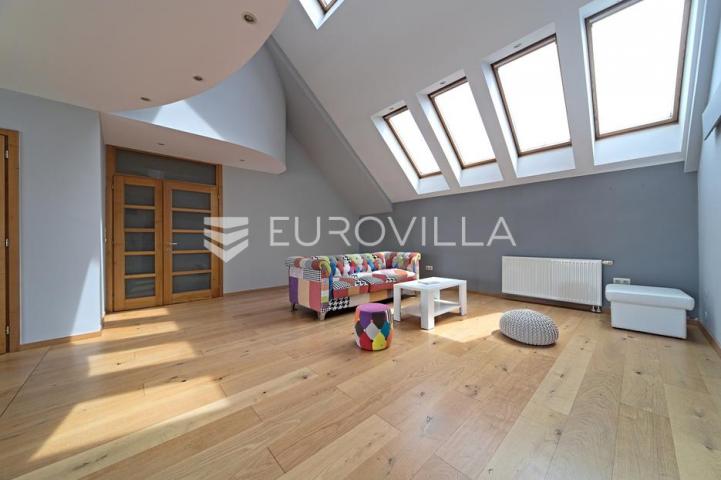 Osijek, Gornji Grad, Najam, dvoetažni stan 243 m² zatvorenog prostora