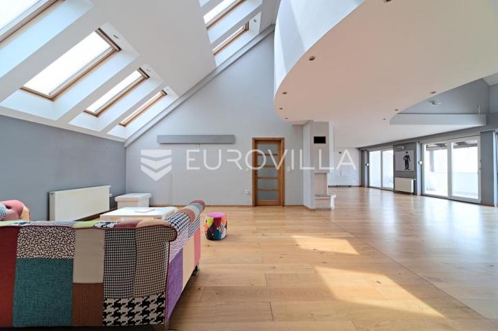 Osijek, Gornji Grad, Najam, dvoetažni stan 243 m² zatvorenog prostora