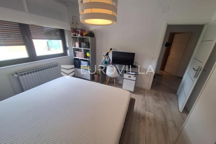 Karlovac, Draganić, kuća 190 m², novouređena