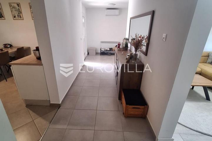Karlovac, Draganić, kuća 190 m², novouređena