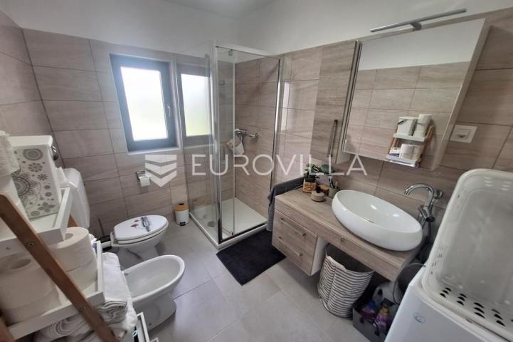 Karlovac, Draganić, kuća 190 m², novouređena