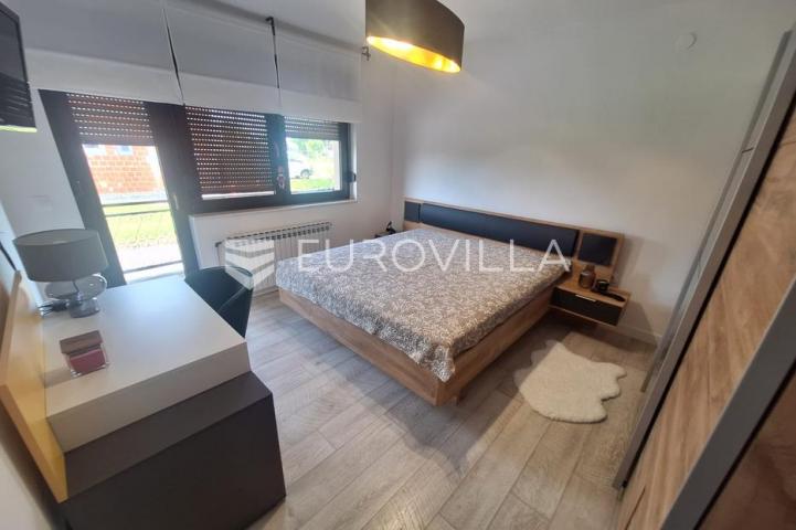 Karlovac, Draganić, kuća 190 m², novouređena