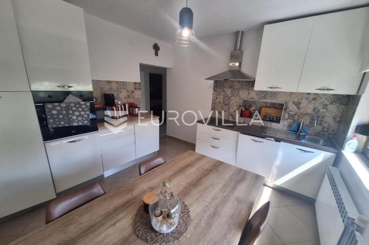 Karlovac, Draganić, kuća 190 m², novouređena