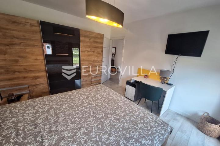 Karlovac, Draganić, kuća 190 m², novouređena