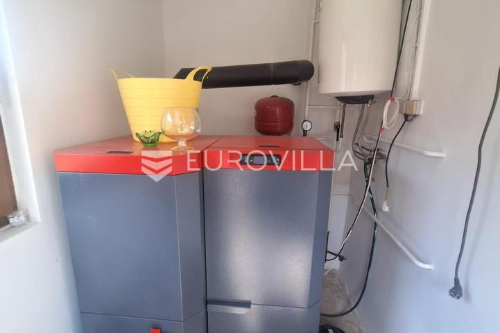 Karlovac, Draganić, kuća 190 m², novouređena