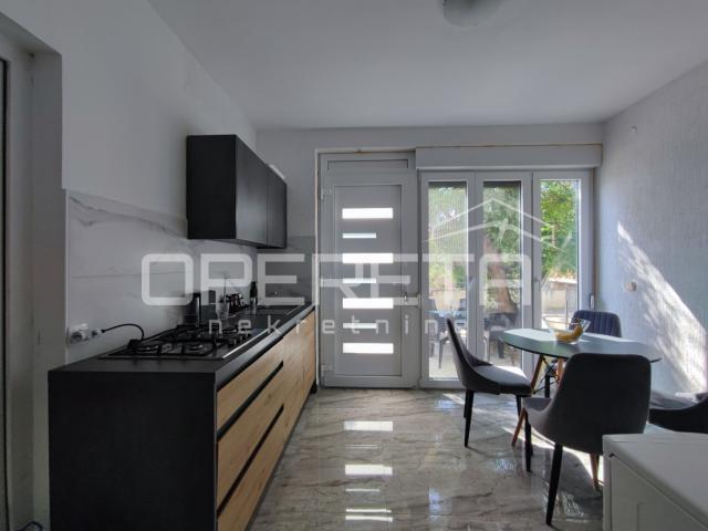 Stan 77 m2, dva odvojena apartmana, 100 m do plaže, Vir, Zadar