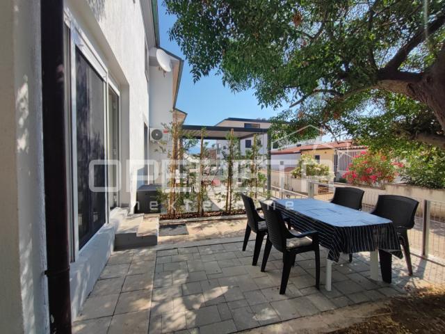 Stan 77 m2, dva odvojena apartmana, 100 m do plaže, Vir, Zadar