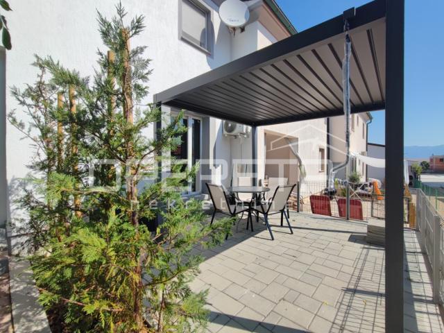 Stan 77 m2, dva odvojena apartmana, 100 m do plaže, Vir, Zadar