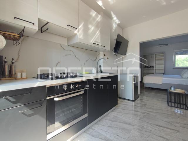 Stan 77 m2, dva odvojena apartmana, 100 m do plaže, Vir, Zadar