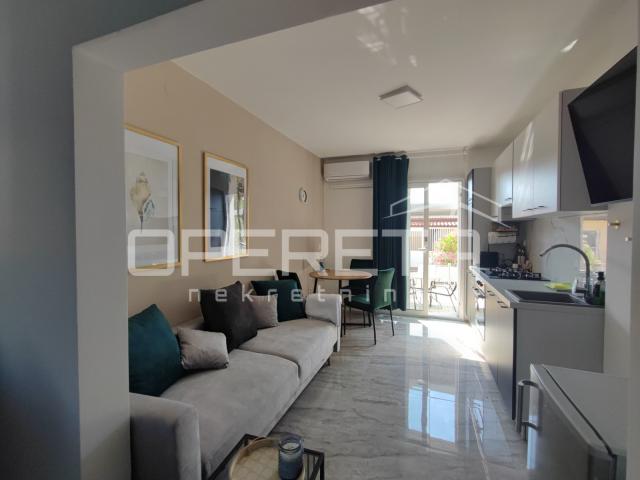 Stan 77 m2, dva odvojena apartmana, 100 m do plaže, Vir, Zadar