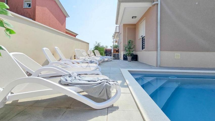 Uređena vila s bazenom na 500m od mora