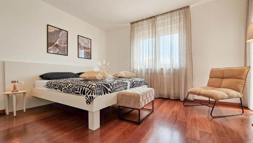 Uređena vila s bazenom na 500m od mora