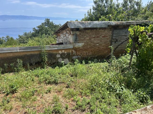 LOVRAN -KUĆA SA VELIKOM OKUĆNICOM I OTVORENIM POGLEDOM NA MORE!