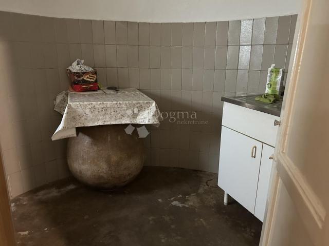 LOVRAN -KUĆA SA VELIKOM OKUĆNICOM I OTVORENIM POGLEDOM NA MORE!