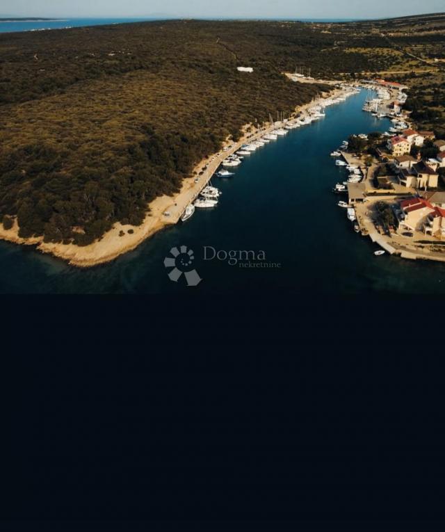 Građevinsko zemljište sa pogledom pored marine Šimuni
