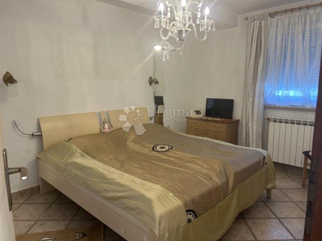 Opatija , Volosko, stambeno poslovna kuća s bazenom