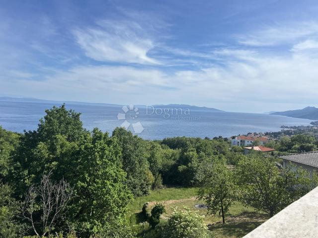Opatija , Volosko, stambeno poslovna kuća s bazenom
