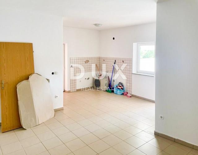ISTRA, NOVIGRAD- Atraktivan poslovno stambeni prostor 
