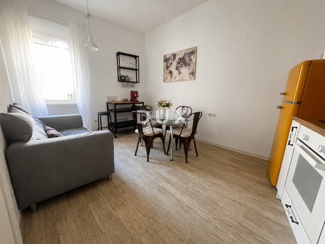 ŠIBENIK, CENTAR – Uređen stan 66,80 m², 240 m od mora, investicijski potencijal