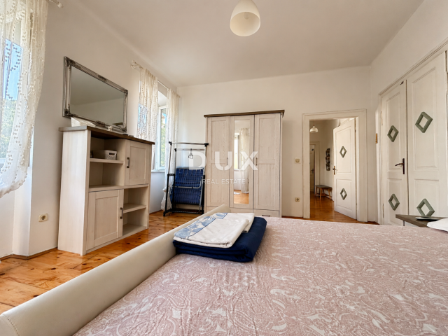 ŠIBENIK, CENTAR – Uređen stan 66,80 m², 240 m od mora, investicijski potencijal
