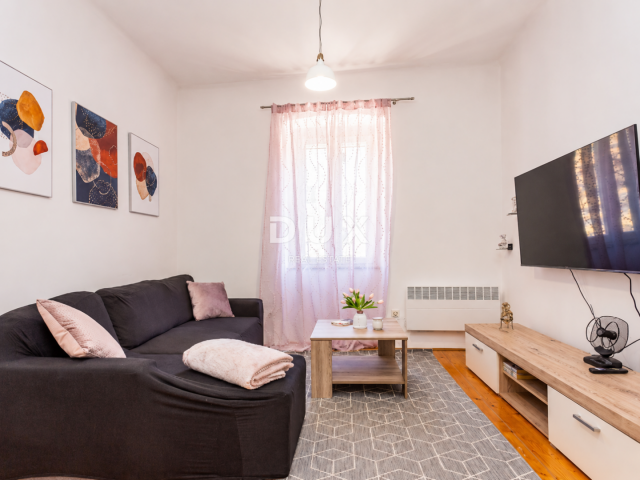 ŠIBENIK, CENTAR – Uređen stan 66,80 m², 240 m od mora, investicijski potencijal