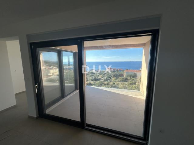 PRIMOŠTEN, DOLAC – NOVOGRADNJA! Dvosoban stan s predivnim pogledom. 
