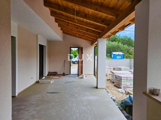 OTOK KRK, DOBRINJ - Mediteranska kuća u novogradnji s privatnim bazenom i pogledom na more, na rubu 