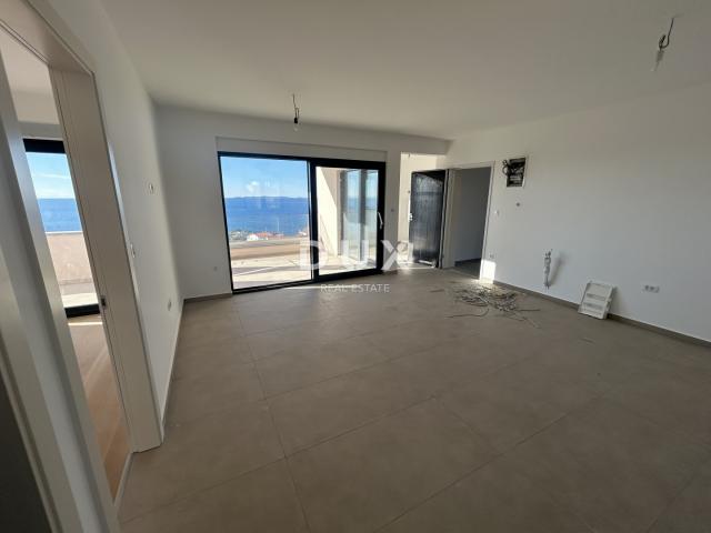 PRIMOŠTEN, DOLAC – Penthouse s fenomenalnim pogledom na more!