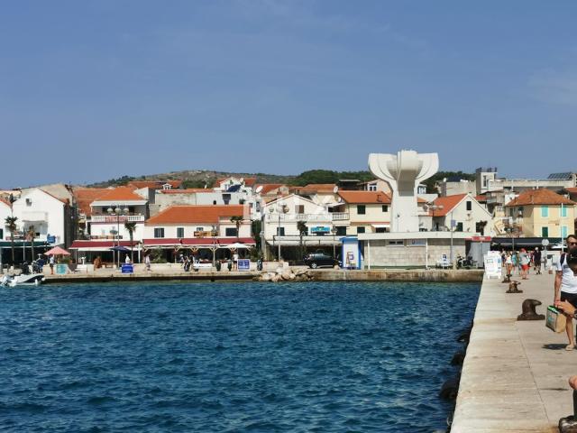 DALMACIJA, VODICE - Ekskluzivna nekretnina na rivi, kuća s restoranom u 1. redu do mora