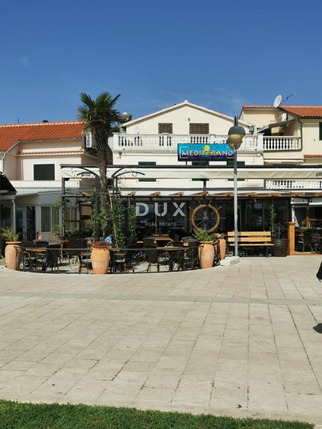 DALMACIJA, VODICE - Ekskluzivna nekretnina na rivi, kuća s restoranom u 1. redu do mora