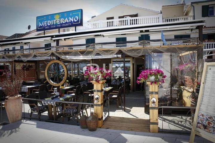 DALMACIJA, VODICE - Ekskluzivna nekretnina na rivi, kuća s restoranom u 1. redu do mora