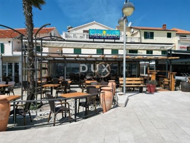 DALMACIJA, VODICE - Ekskluzivna nekretnina na rivi, kuća s restoranom u 1. redu do mora