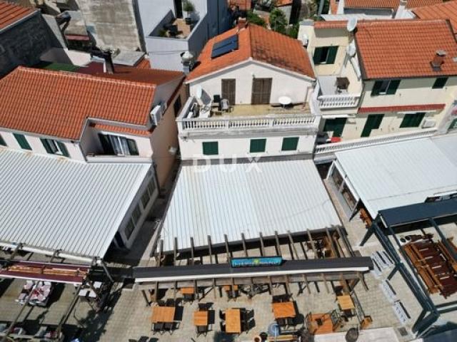 DALMACIJA, VODICE - Ekskluzivna nekretnina na rivi, kuća s restoranom u 1. redu do mora