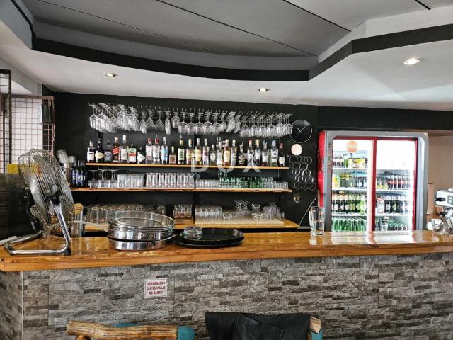 DALMACIJA, VODICE - Ekskluzivna nekretnina na rivi, kuća s restoranom u 1. redu do mora