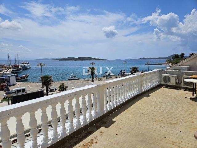 DALMACIJA, VODICE - Ekskluzivna nekretnina na rivi, kuća s restoranom u 1. redu do mora